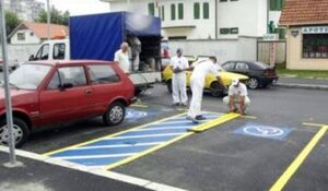 Ne parkiraj na mesto za invalide!