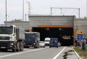 Svetlo tek na kraju tunela!