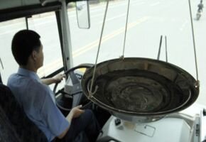 Činije s vodom za udobnu vožnju autobusom