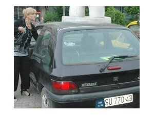 Dva „renoa klio“ sa istim registracijama