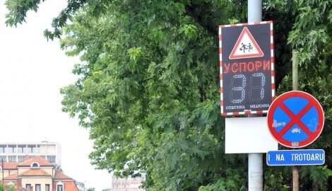 Znaci sa radarom kod škola