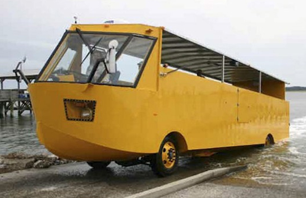 Tri u jednom - auto, čamac, podmornica