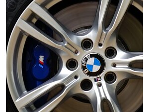 BMW „M Sport“ paket – koju opremu donosi, da li je sportsko vešanje obavezno...