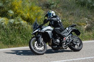 Da li je kočenje motorom štetno za motocikl?