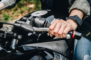Žalite se da vam motocikl slabo koči?