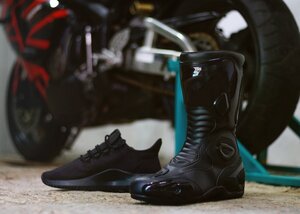 Zašto zanemarujemo moto obuću?