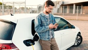 Skupo gorivo gura kupce ka električnim polovnjacima