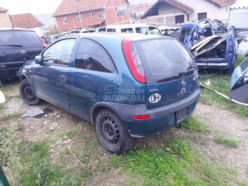 Opel Corsa C 2004. god. - kompletan auto u delovima