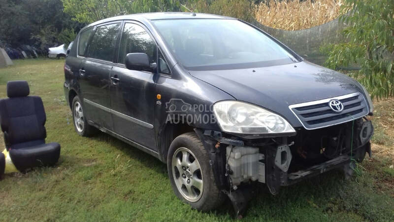 Toyota Avensis Verso 2004 . god. - kompletan auto u delovima