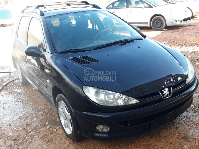 Peugeot 206 2004. god. - kompletan auto u delovima