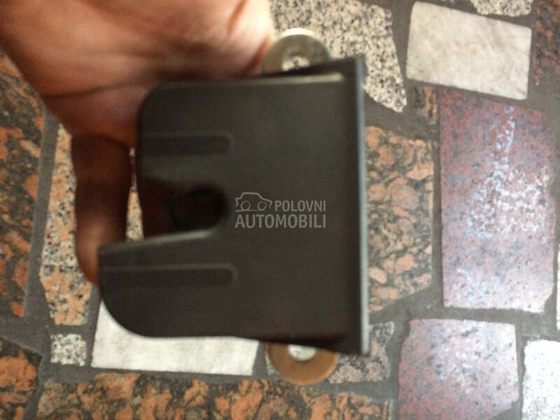Unutrasnja gepek brava za Volkswagen Golf 5, Golf Plus, Passat B6 ...