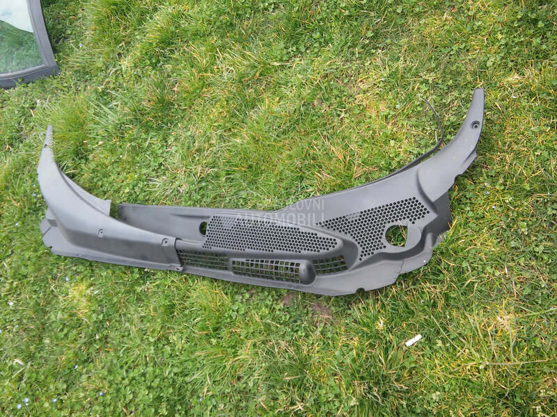 plastika ipod brisaca za Alfa Romeo 147, GT