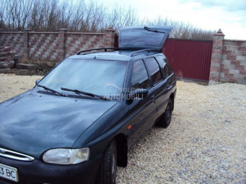 Ford Escort - kompletan auto u delovima
