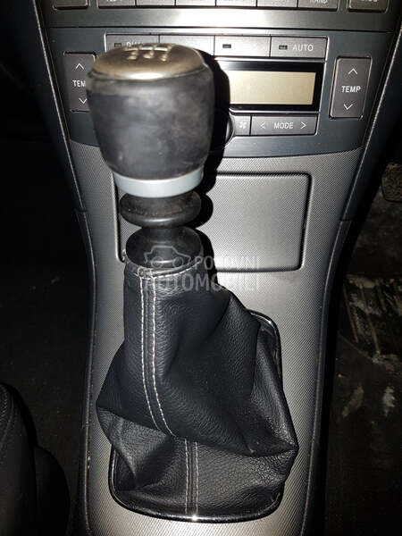 Koza rucice menjaca za Toyota Avensis, RAV 4 od 2000. do 2015. god.