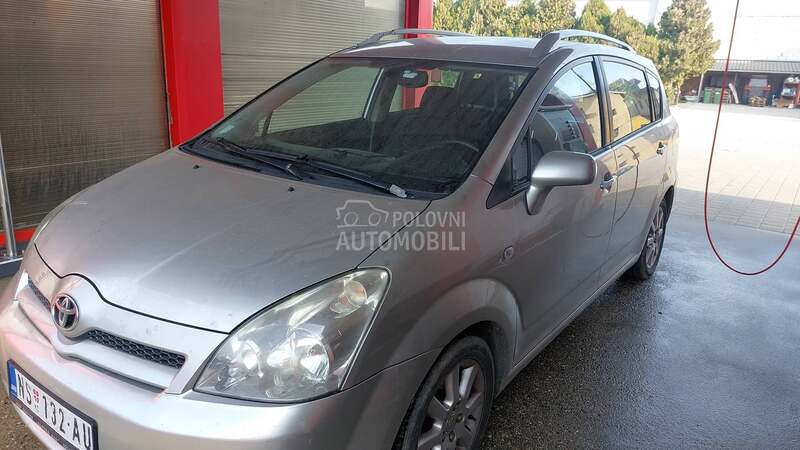 Delovi za Toyota Corolla Verso 2.2 18 2005. god.