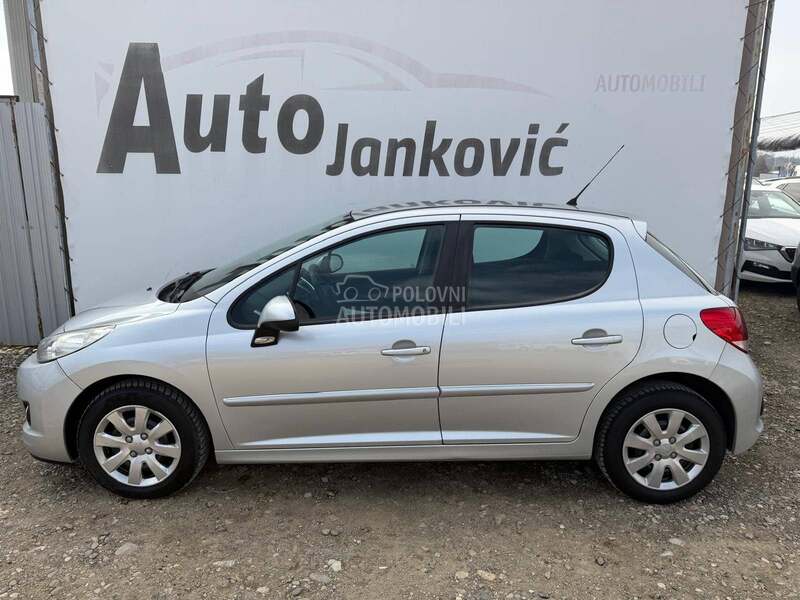 Peugeot 207 2012 photo 4