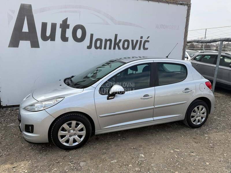 Peugeot 207 2012 photo 3