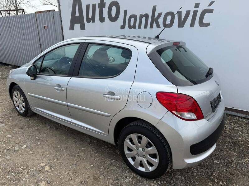 Peugeot 207 2012 photo 2