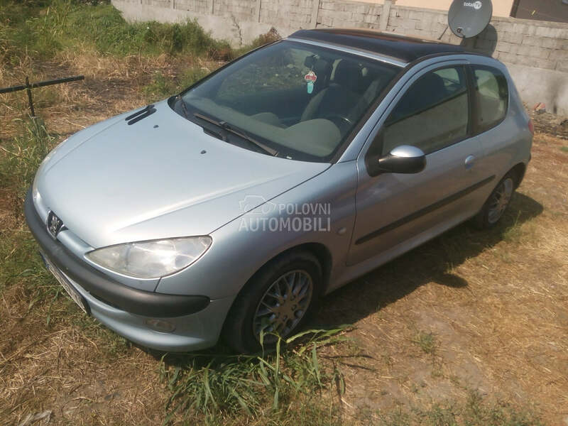 Peugeot 206 2002. god. - kompletan auto u delovima