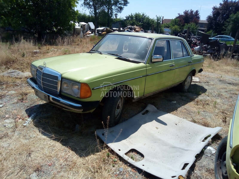 Mercedes Benz E 200 1979. god. - kompletan auto u delovima