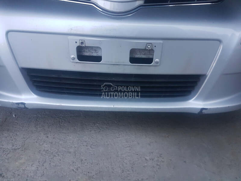 Centralna Resetka Branika za Toyota Avensis od 2009. do 2012. god.