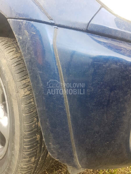 Desna Lajsna Prednjeg Branika za Toyota RAV 4 od 2000. do 2006. god.