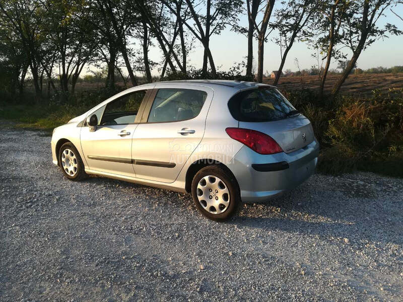 Peugeot 308 2006. god. -  kompletan auto u delovima