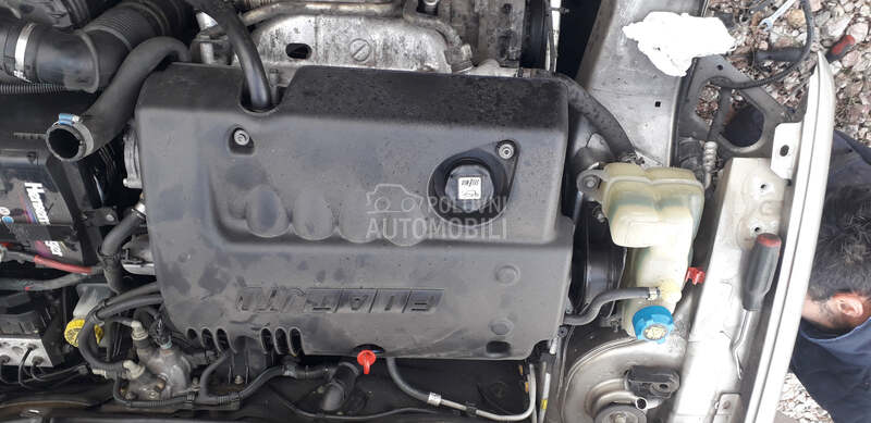 poklopac motora 1.9 jtd za Fiat Punto, Stilo od 2001. do 2004. god.
