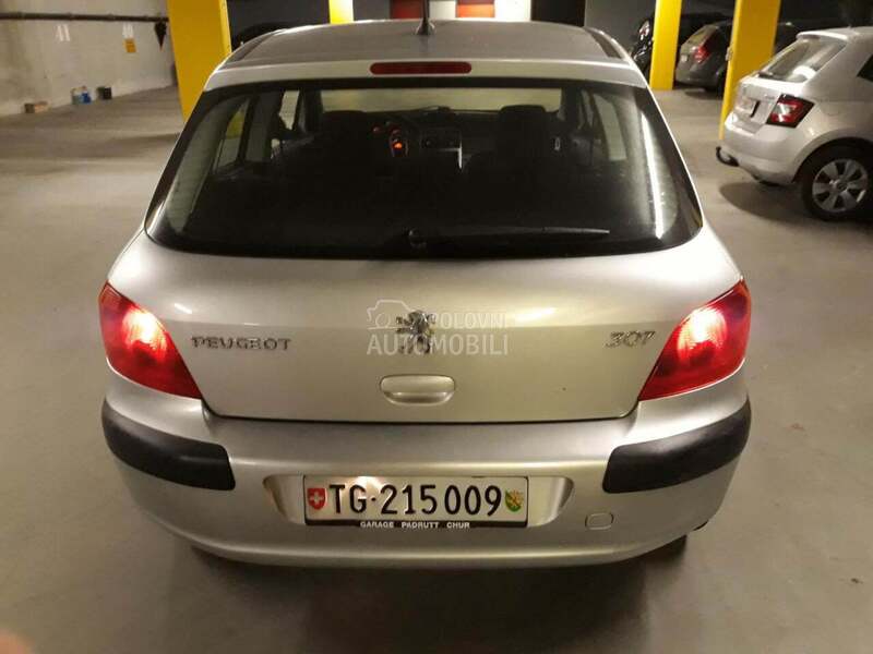 Zadnji branik EZR boja za Peugeot 307