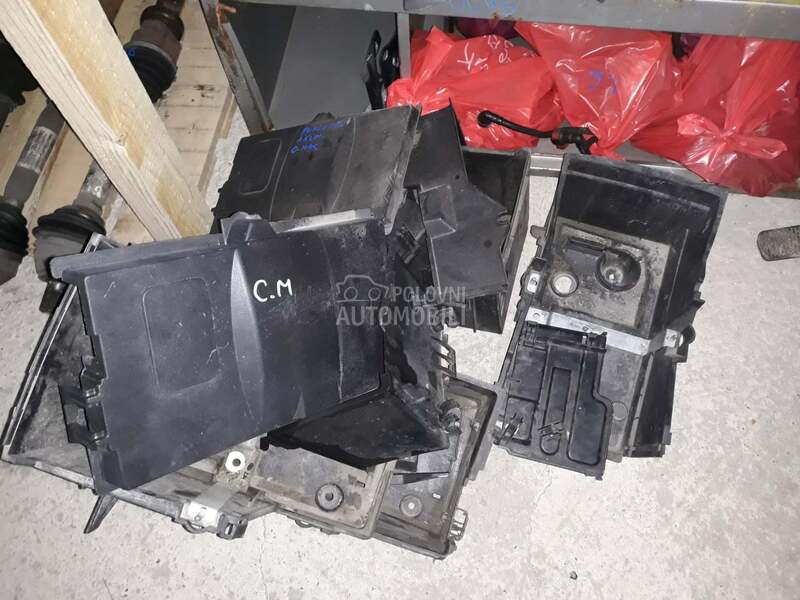 Poklopac Akumulatora za Ford C-Max od 2003. do 2010. god.