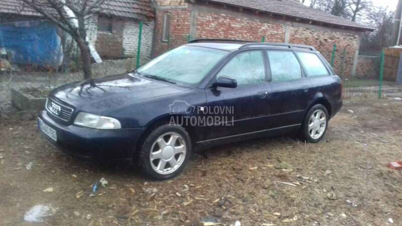 Audi A4 -  kompletan auto u delovima