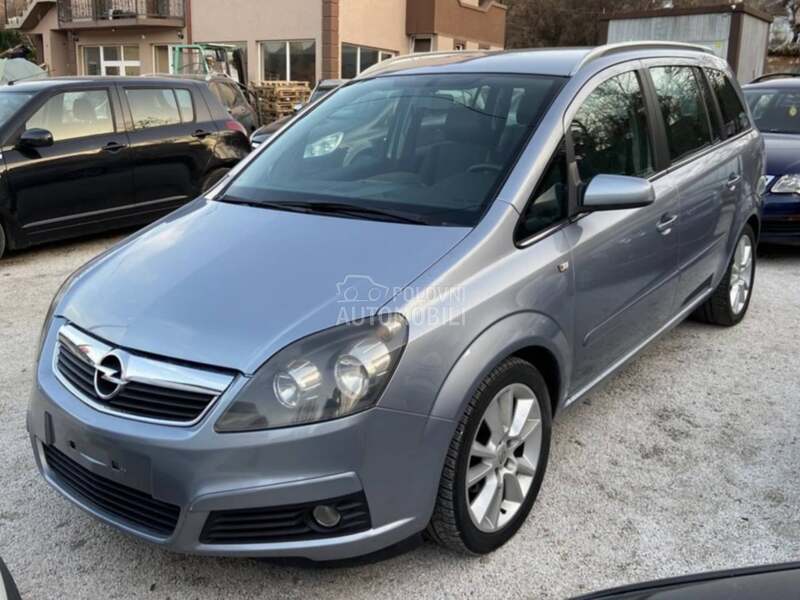 Opel Zafira B. -  kompletan auto u delovima