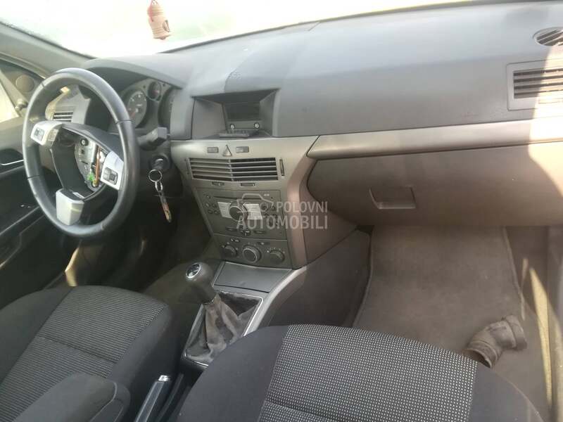 Opel Astra H -  kompletan auto u delovima