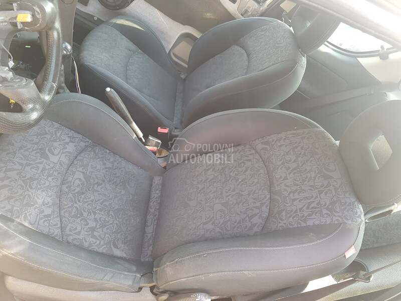 Enterijer za Peugeot 206 od 1999. do 2006. god.