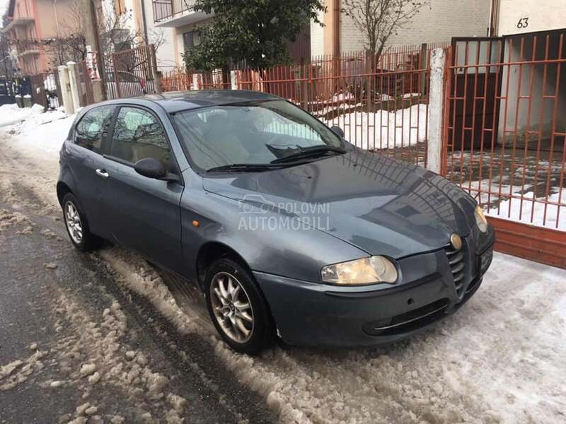 Alfa Romeo 147 - kompletan auto u delovima