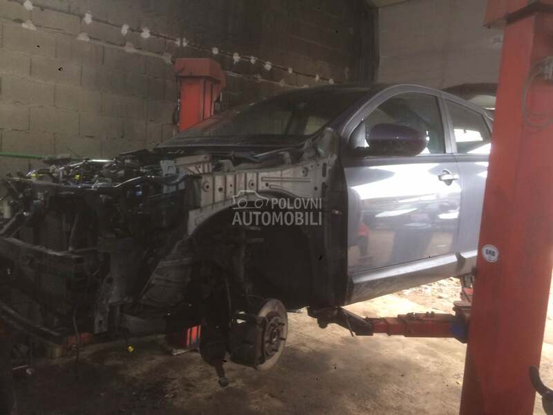 Nissan Qashqai 2009. god. -  kompletan auto u delovima
