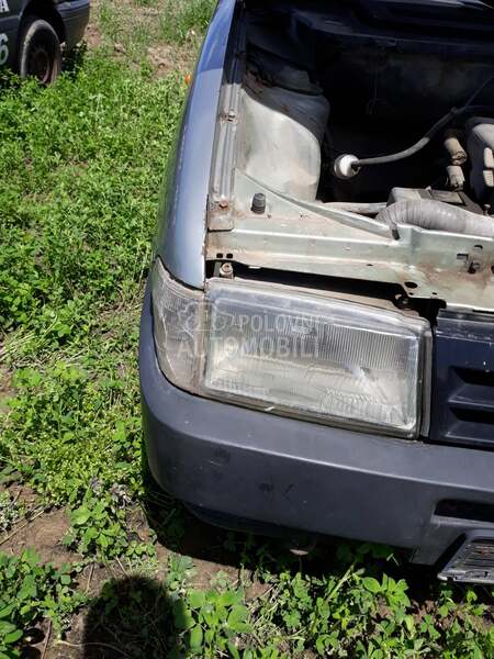 Farovi za Fiat Uno za 1989. god.