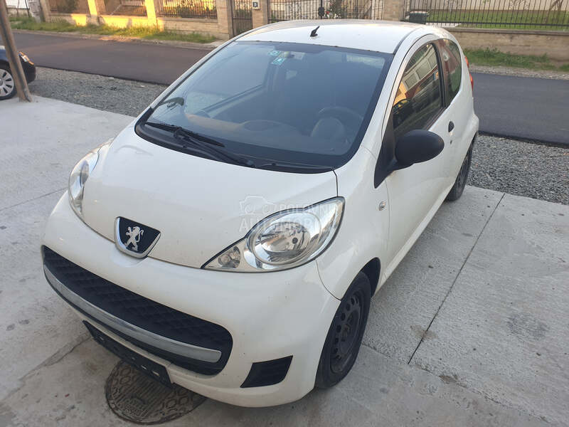 Peugeot 107 2009. god. -  kompletan auto u delovima