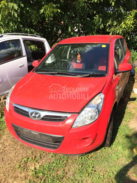 Hyundai i20 2010. god. -  kompletan auto u delovima