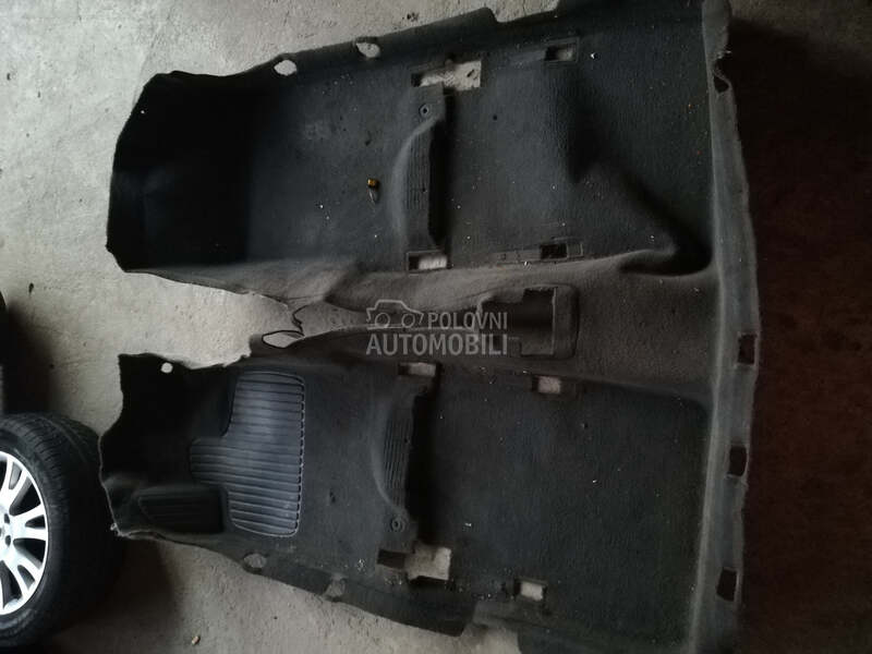 tepih za Renault Laguna od 2000. do 2007. god.