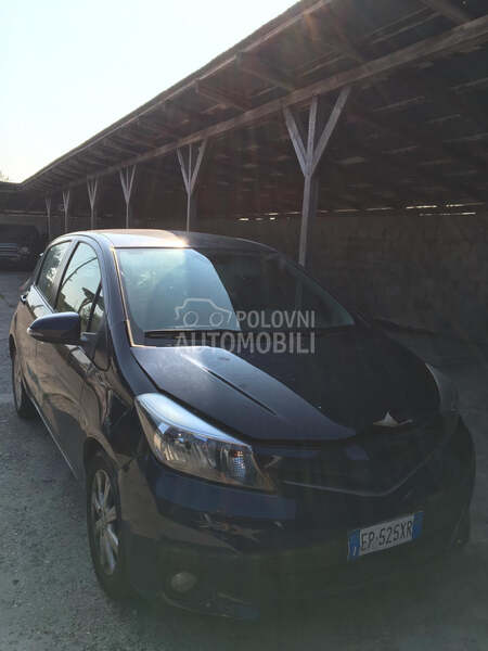 Toyota Yaris 2013. god. -  kompletan auto u delovima