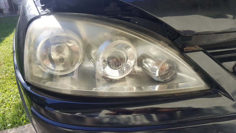 Desni far za Opel Corsa C