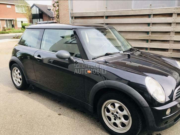 Mini One 2002. god. -  kompletan auto u delovima