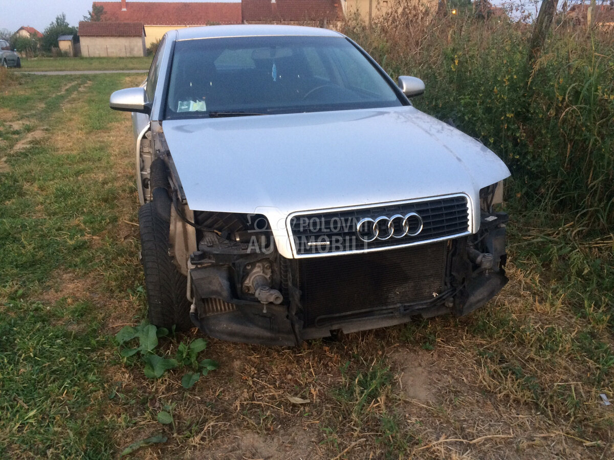 Audi A4 -  kompletan auto u delovima