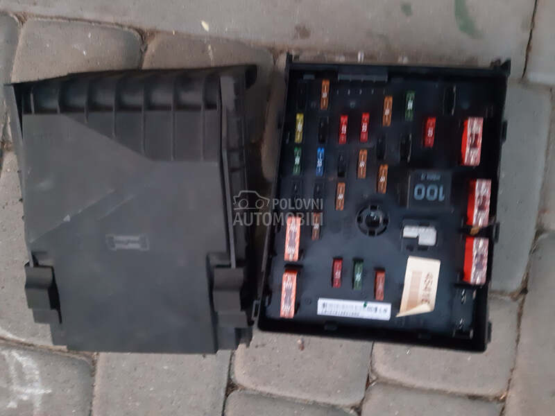 Kutija sa osiguračima za Audi A3 od 2004. do 2014. god.