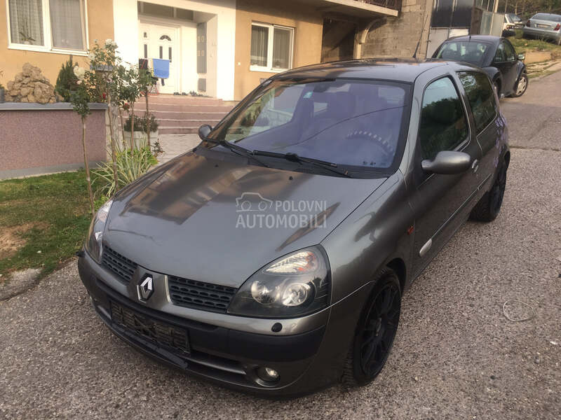 branik za Renault Clio od 2001. do 2006. god.