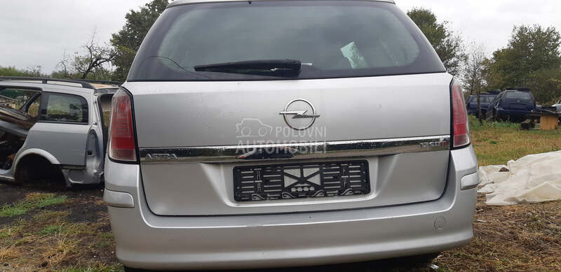 Opel Astra H -  kompletan auto u delovima