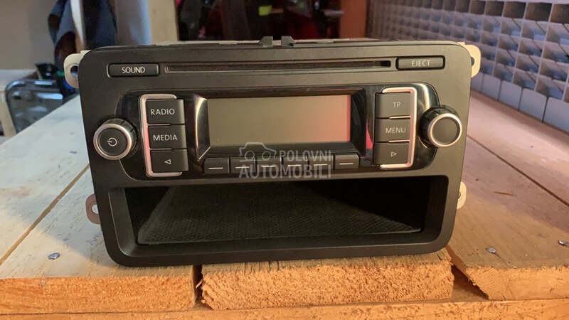 Radio CD za Volkswagen Fox, Lupo, Polo od 2000. do 2014. god.