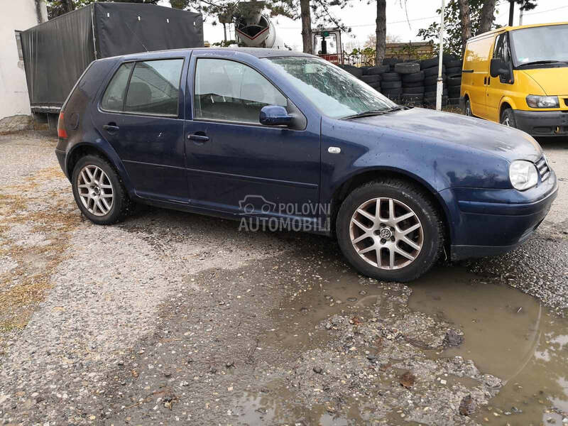 Volkswagen Golf 4 2001. god. -  kompletan auto u delovima