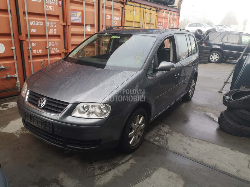 Volkswagen Touran 2006. god. -  kompletan auto u delovima